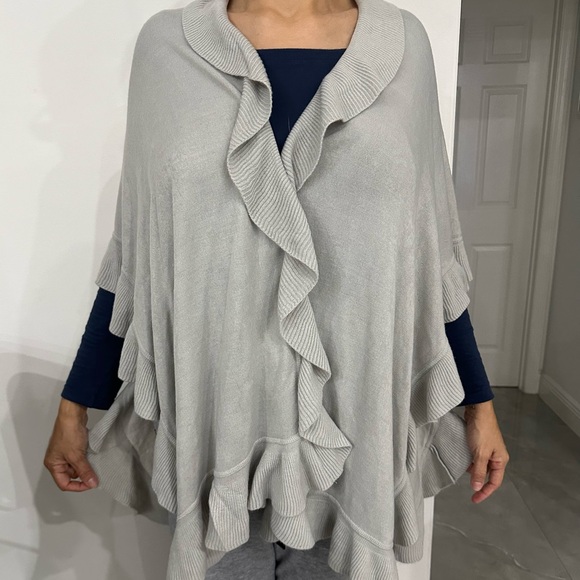 Nordstrom Rack women’s soft warm light grey cape NWOT - Picture 1 of 6